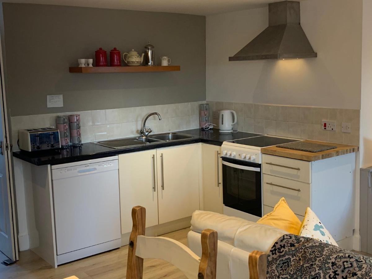 Hill House - Mews Town House, In A Quiet Private Close, In The City Centre Of Inverness. Exterior photo