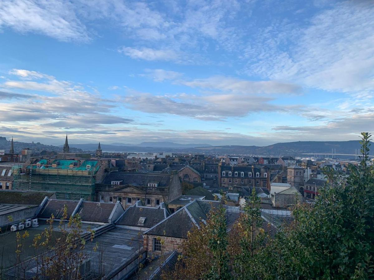 Hill House - Mews Town House, In A Quiet Private Close, In The City Centre Of Inverness. Exterior photo